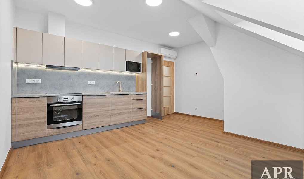 Pronájem bytu 2+1 58 m², Strážnice – náhled fotky 2