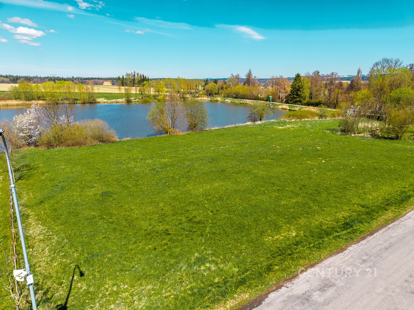 Prodej stavebního pozemku 1 863 m² – fotografie 2