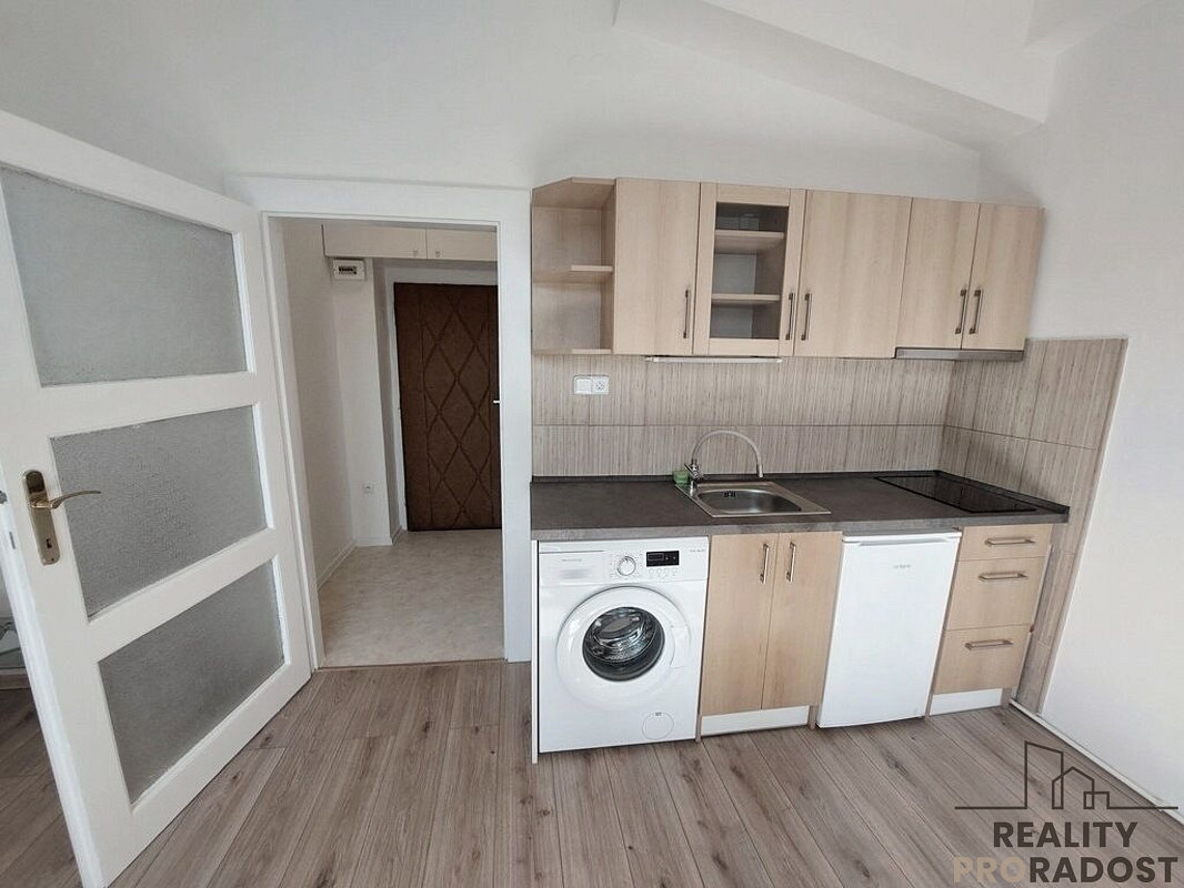 Pronájem bytu 1+kk 26 m² – fotografie 2