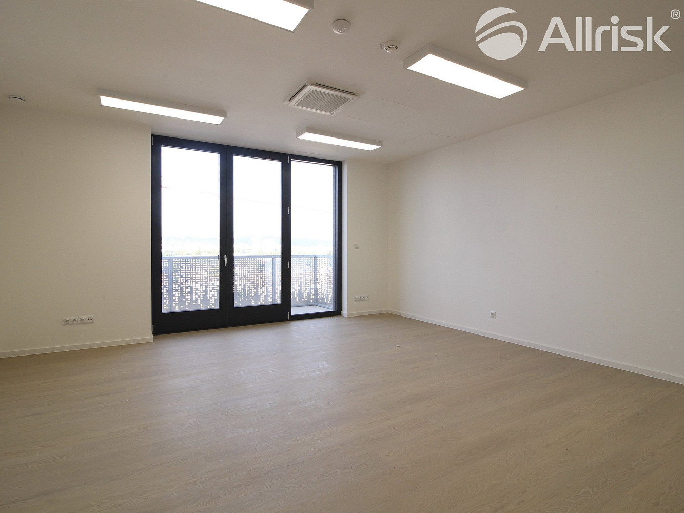 Pronájem kanceláře 48 m² – fotografie 4