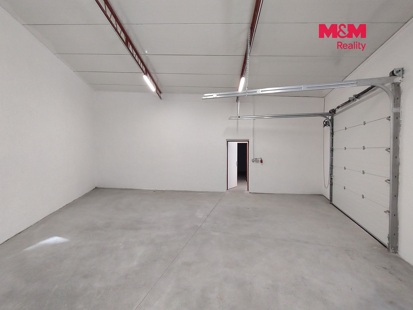 Pronájem obchodních prostor 140 m² – fotografie 2