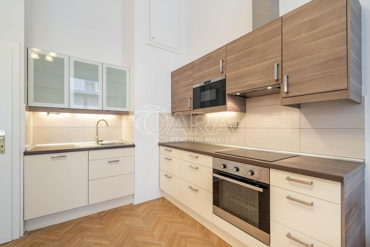 Pronájem bytu 3+kk 77 m² — photo 2