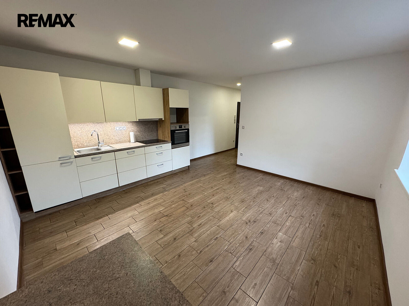 Pronájem bytu 2+kk 55 m² – fotografie 3