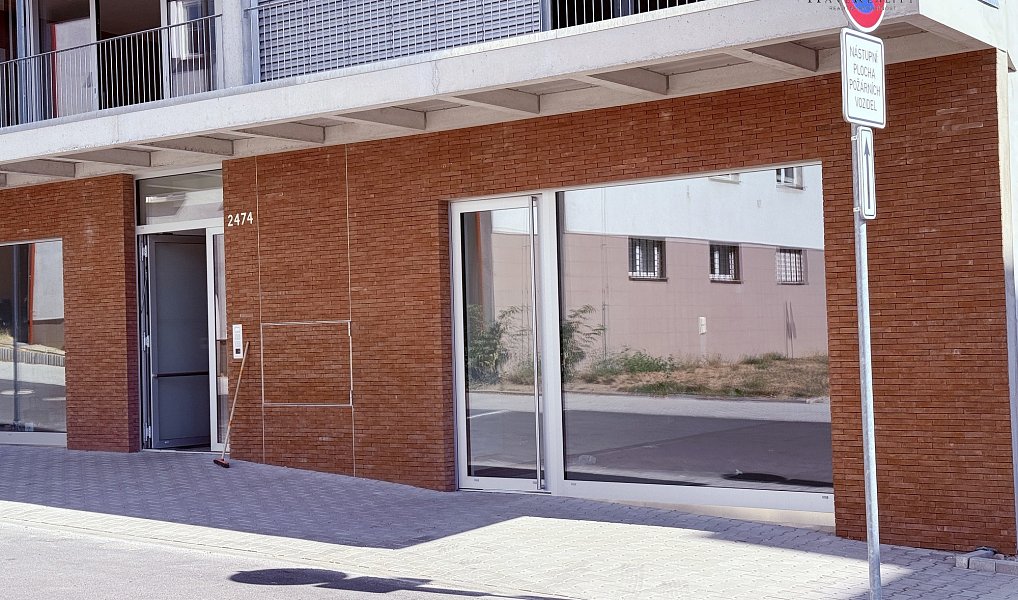 Pronájem obchodních prostor 65 m², Benešov – náhled fotky 2