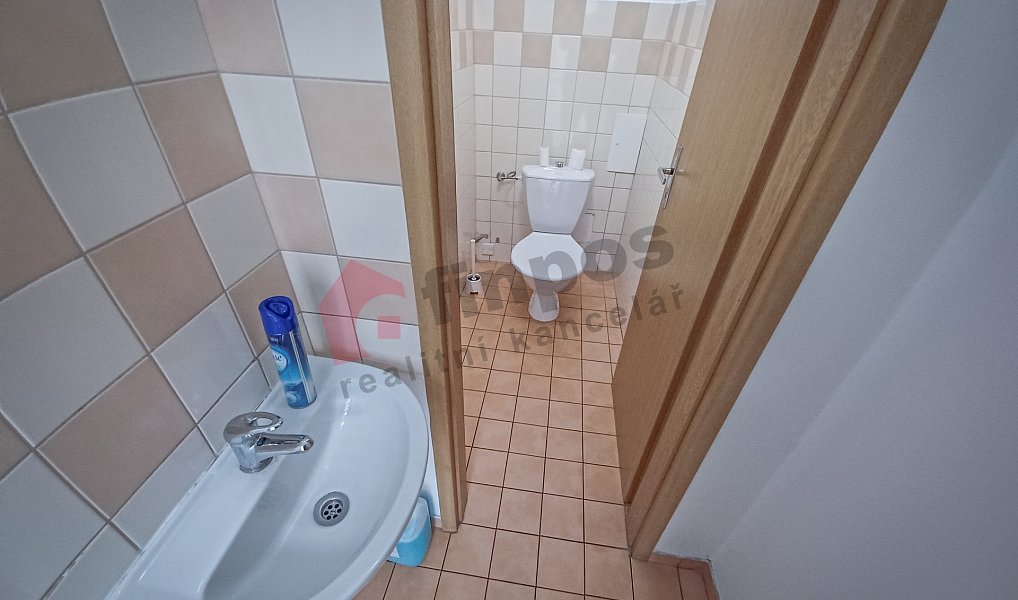Pronájem obchodních prostor 92 m², Kolín – náhled fotky 5