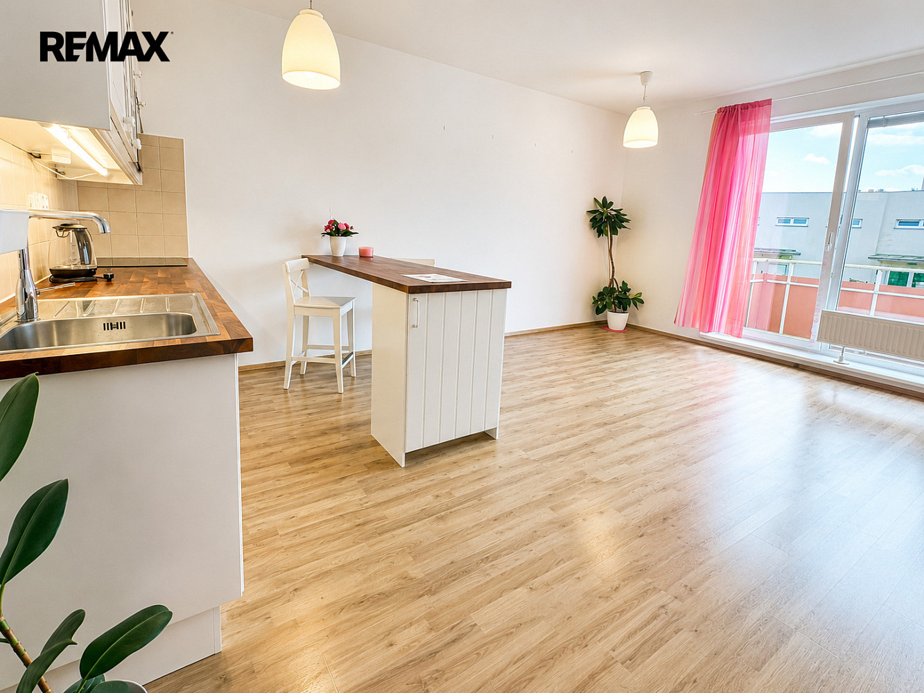 Pronájem bytu 1+kk 33 m² – pohled 4