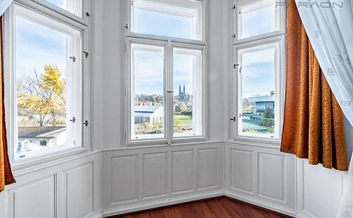 Prodej bytu 4+1 150 m², Na Plzeňce, Praha 5 - Smíchov