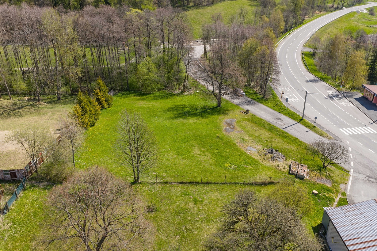 Prodej stavebního pozemku 2 086 m² – fotografie 2