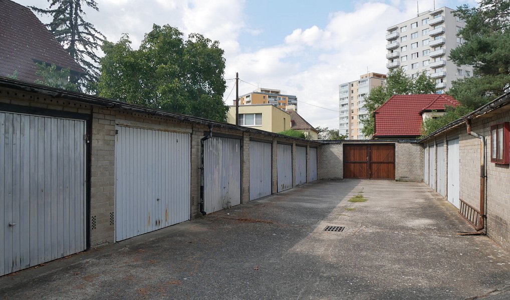 Zděná garáž 20 m2 v uzamykatelném objektu samostatných garáží na lukrativním místě Prahy Braníku, Praha – náhled fotky 7