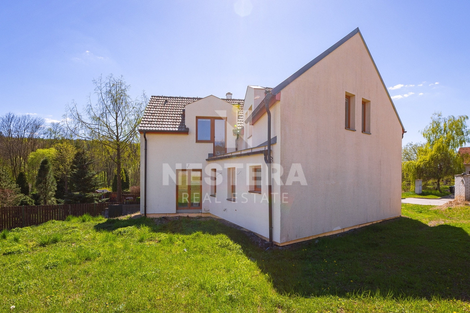 Prodej domu 209 m² s pozemkem 1 067 m² – fotografie 2