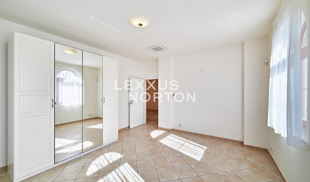 Pronájem domu 270 m² s pozemkem 429 m², Praha – náhled fotky 7