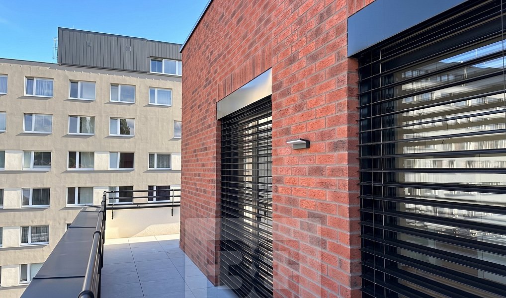 Pronájem bytu 2+kk 78 m², Praha – náhled fotky 2