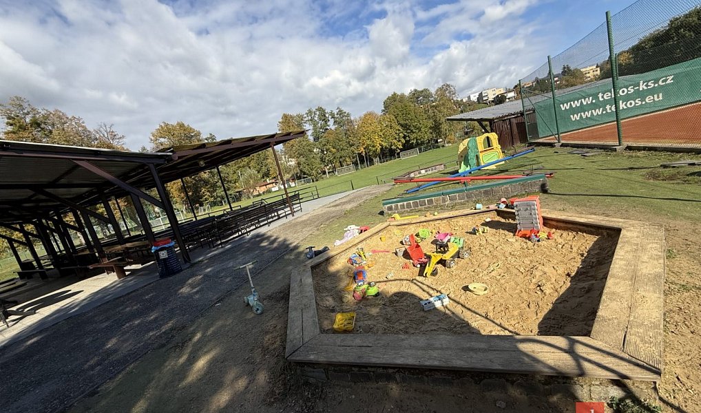 Prodej stavebního pozemku 1 395 m², Čavisov – náhled fotky 3