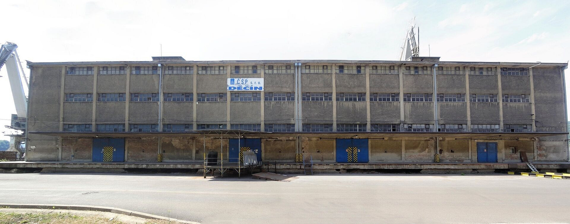 Pronájem skladovacích prostor 890 m² – fotografie 3