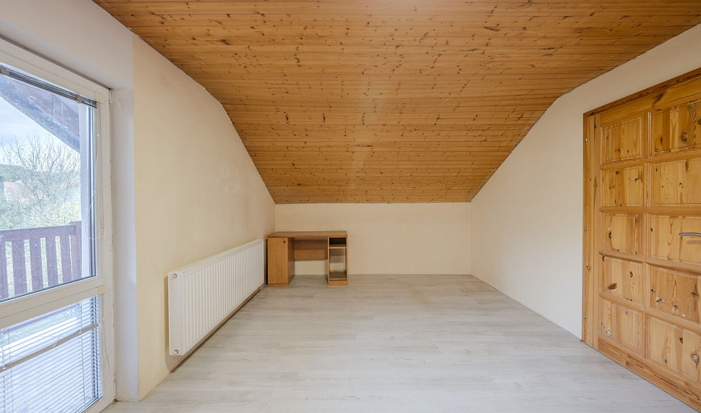 Prodej domu 182 m² s pozemkem 442 m², Komňa – náhled fotky 13