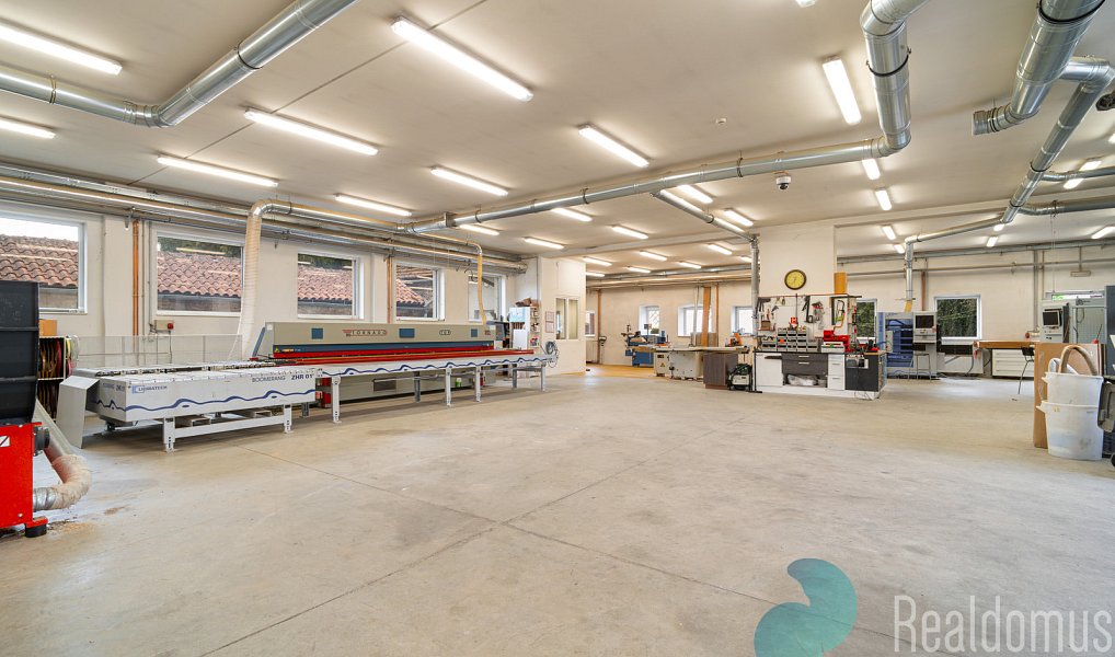 Prodej výrobních prostor 1 075 m², Babice – náhled fotky 20