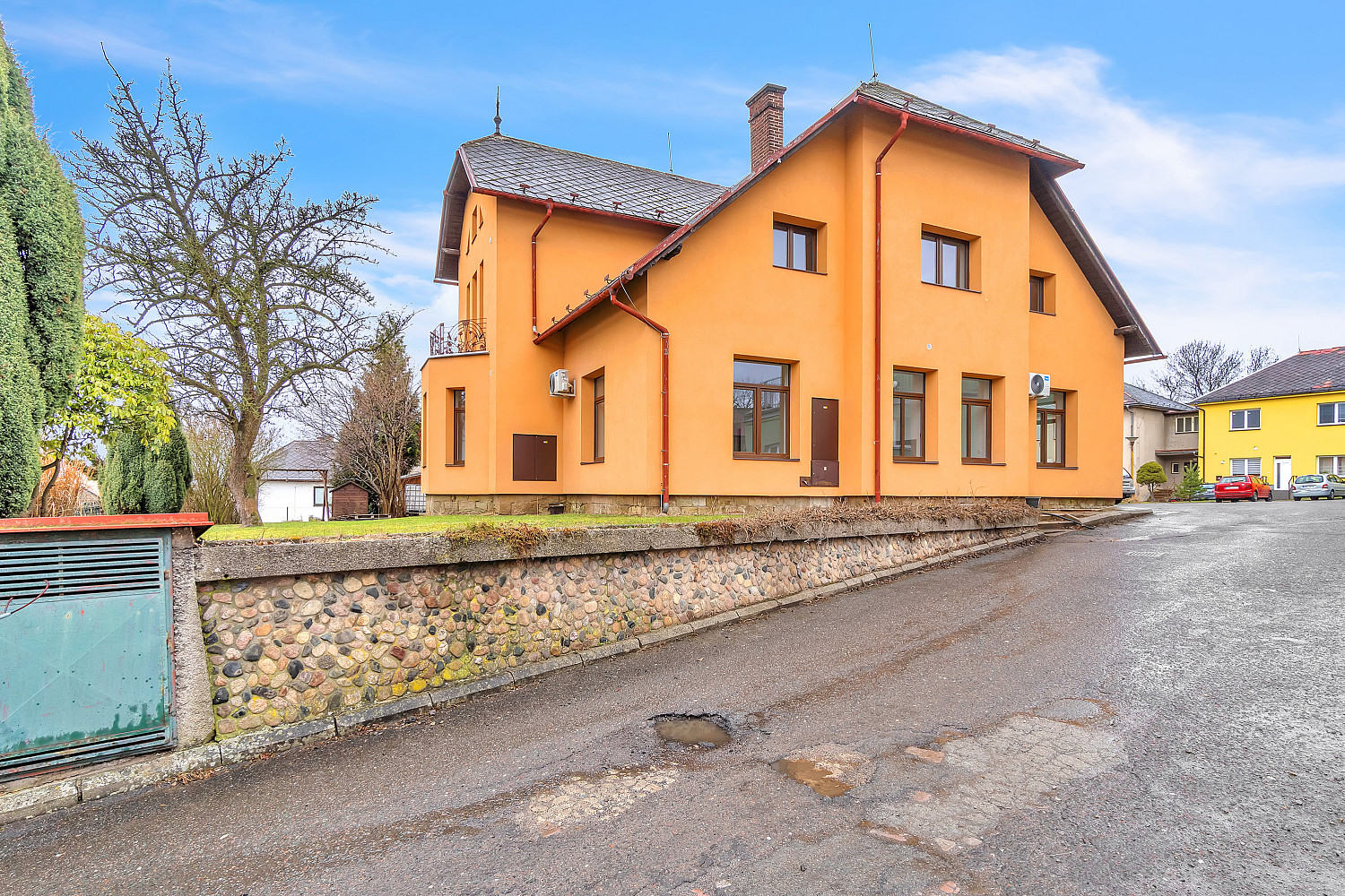 Prodej vily 375 m² s pozemkem 258 m²