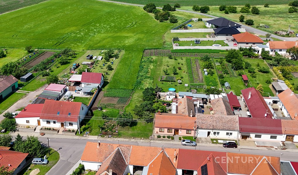 Prodej stavebního pozemku 1 020 m², Strachotice – náhled fotky 2