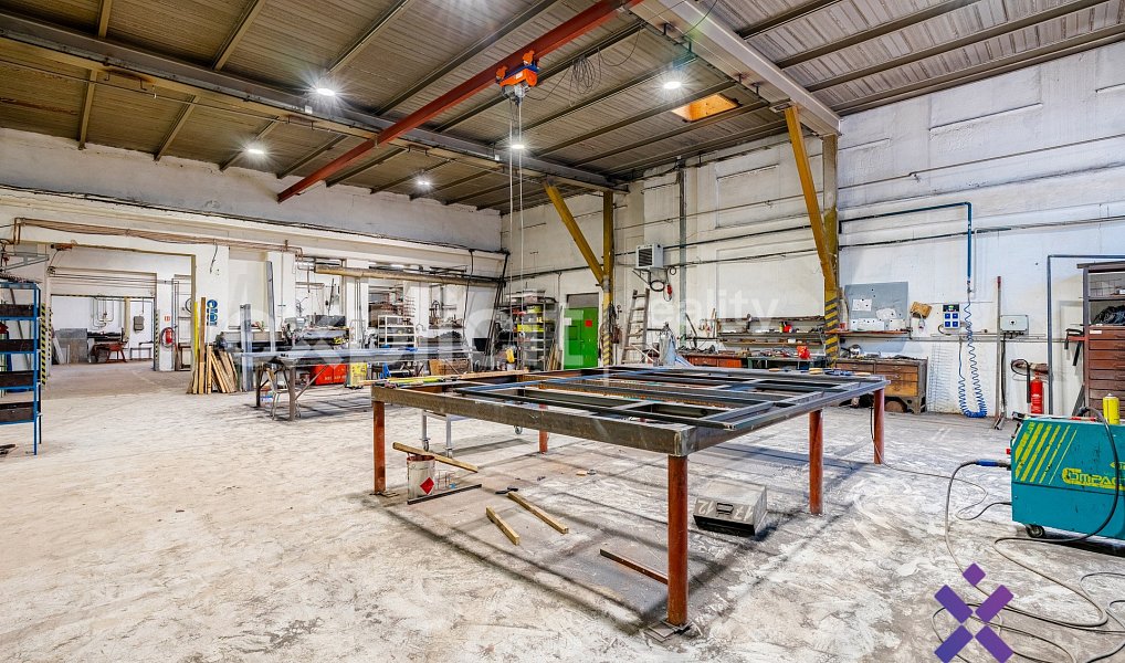 Prodej výrobních prostor 1 837 m², Šardice – náhled fotky 8