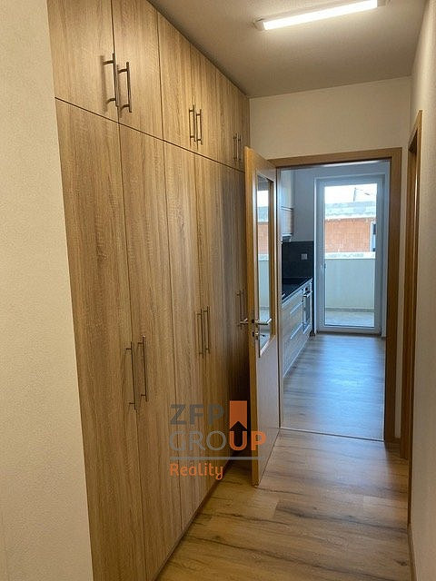 Pronájem bytu 1+kk 37 m² – fotografie 3