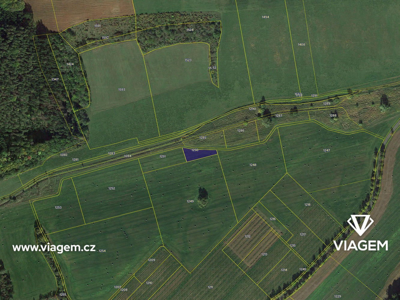 Pole 1 458 m² – pohled 4