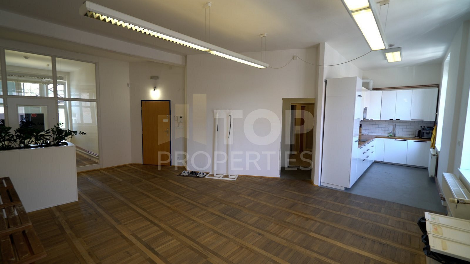Pronájem kanceláře 368 m² – fotografie 5