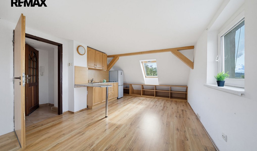 Prodej bytu 1+kk 23 m², Karlovy Vary – náhled fotky 3