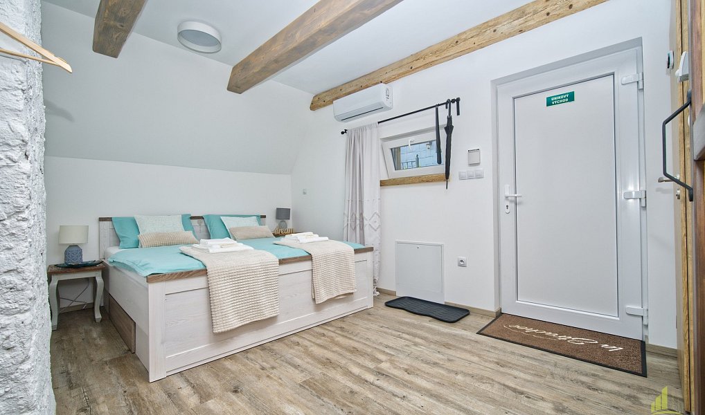Prodej ubytovacího objektu 300 m², Strachotín – náhled fotky 8