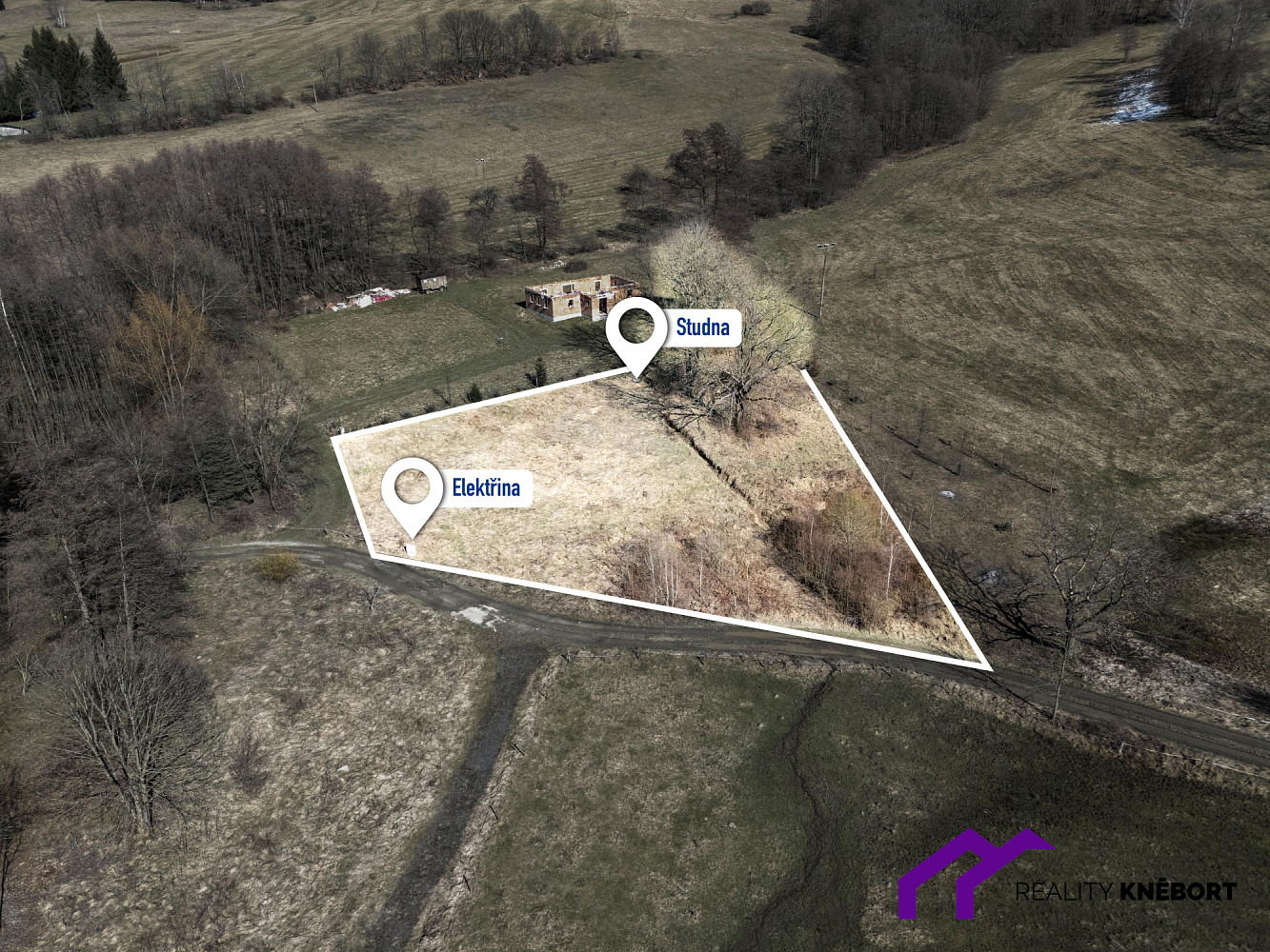 Prodej stavebního pozemku 2 278 m² – pohled 2