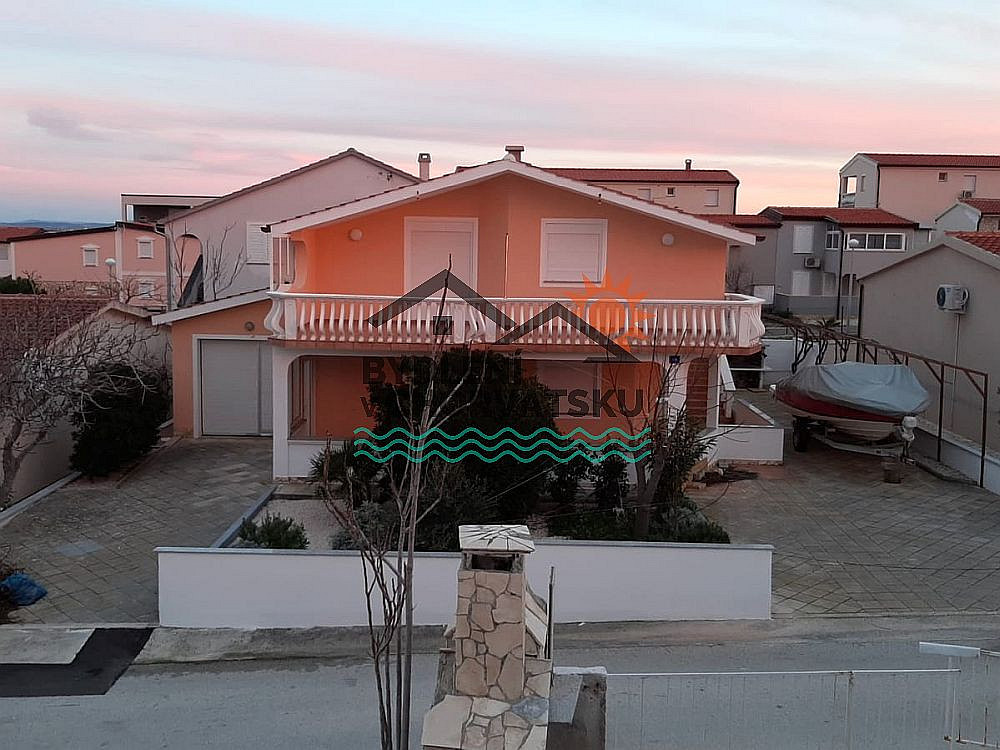 Prodej bytu atypického 400 m²