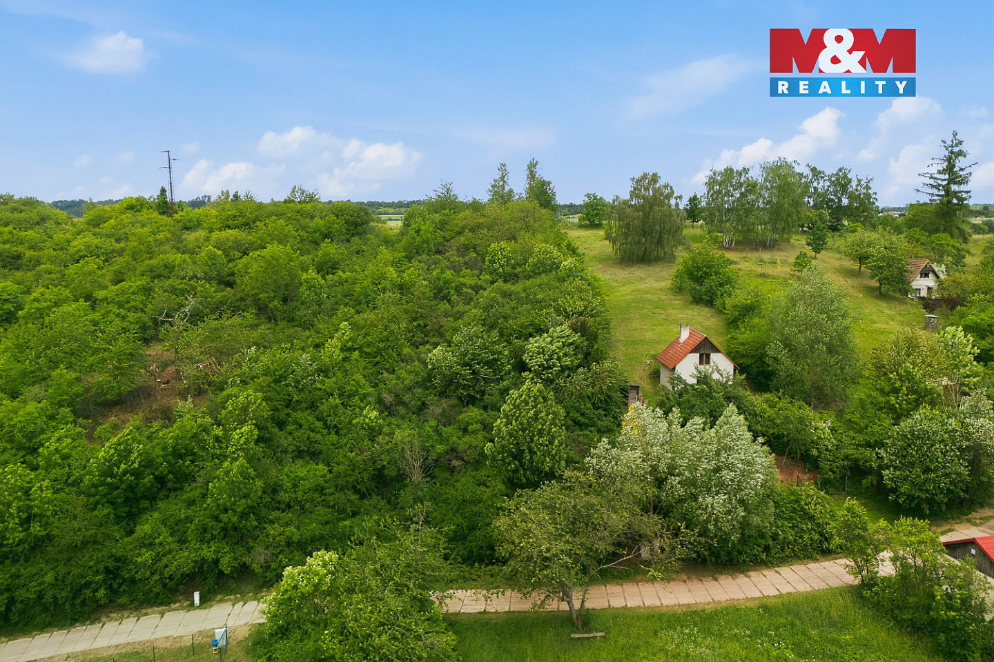 Prodej stavebního pozemku 2 033 m² — photo 2