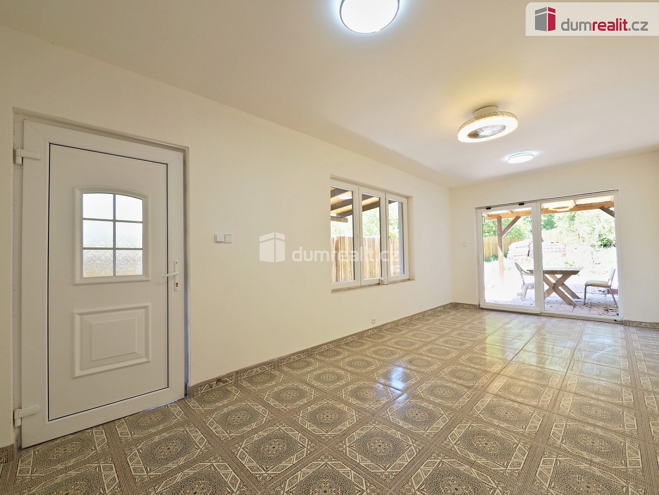 Prodej domu 200 m² s pozemkem 896 m² — photo 2