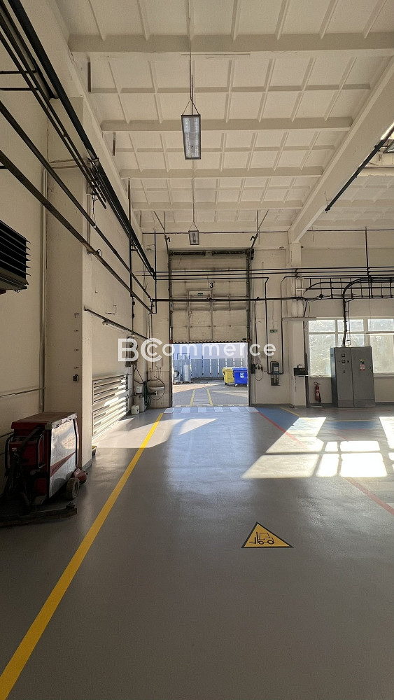 Pronájem výrobních prostor 1 000 m² — photo 3