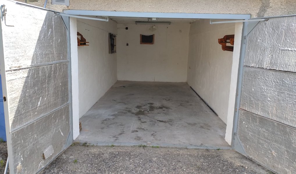Prodej zděné řadové garáže 20 m2 v širším centru města Slaný, Slaný – náhled fotky 3