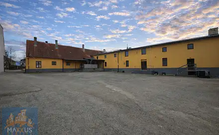 Pronájem výrobních prostor 220 m², Tyršovo náměstí, Hostomice, okres Beroun