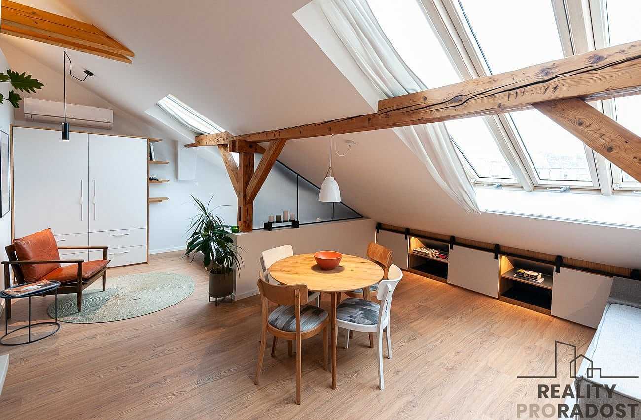 Pronájem bytu 1+kk 52 m² – fotografie 2