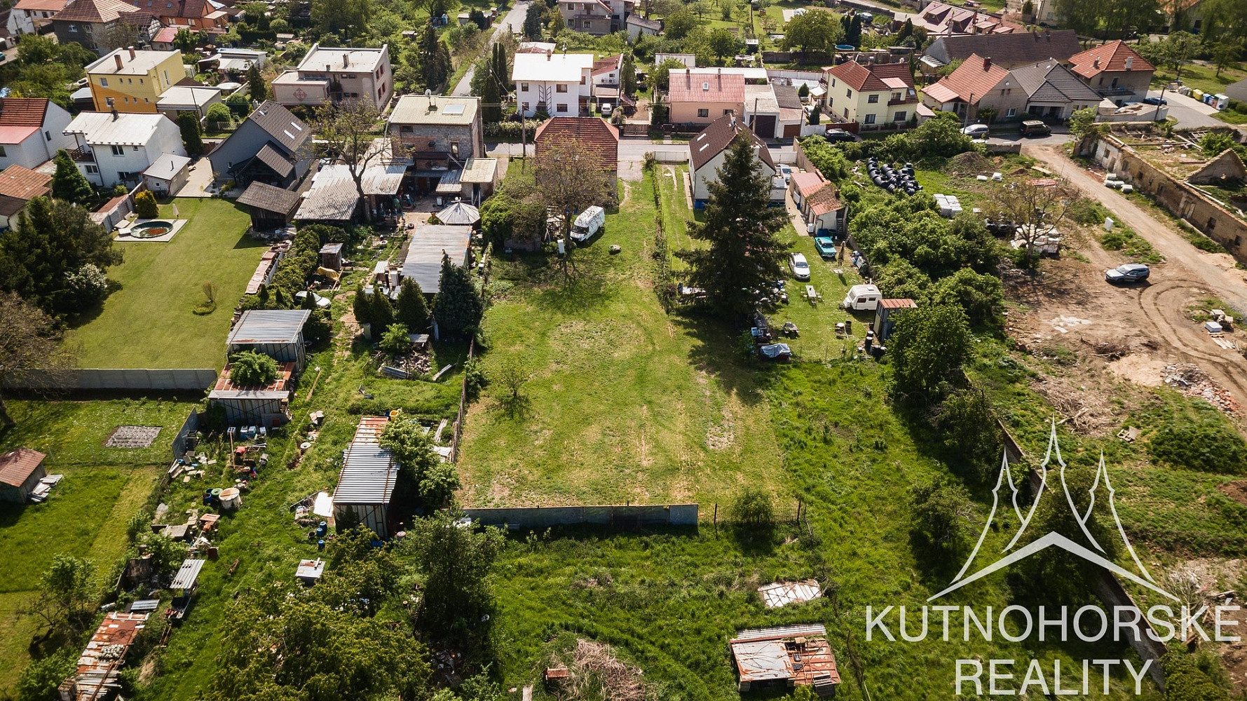 Land, 982 m²