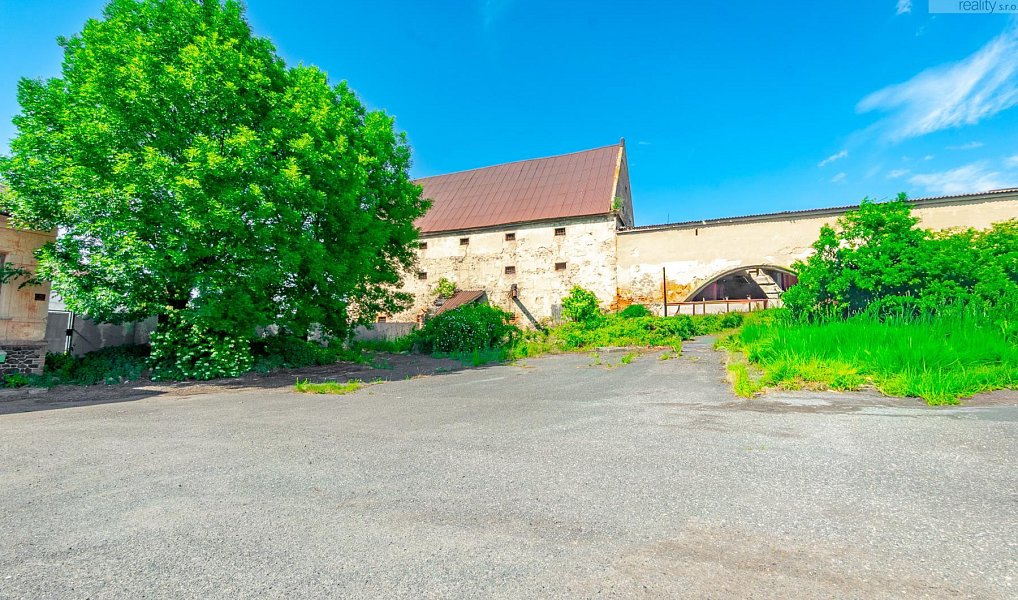 Prodej zemědělského objektu 1 415 m², Zabrušany – náhled fotky 2