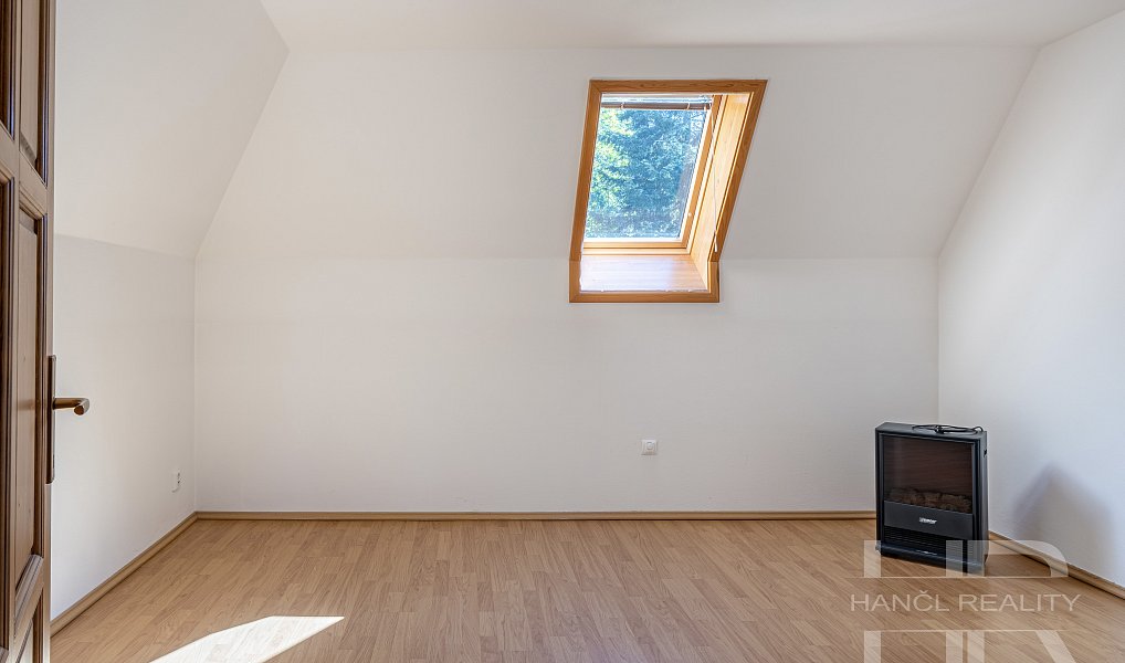 Prodej domu 202 m² s pozemkem 2 142 m², Šternberk – náhled fotky 8