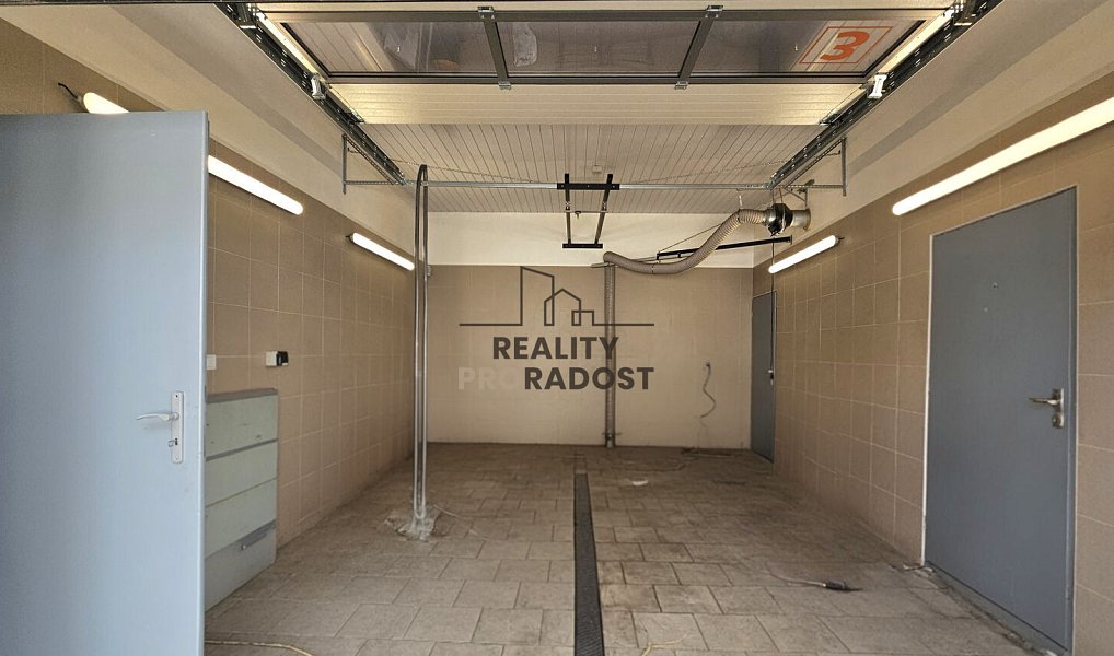 Pronájem obchodních prostor 130 m², Hodonín – náhled fotky 9