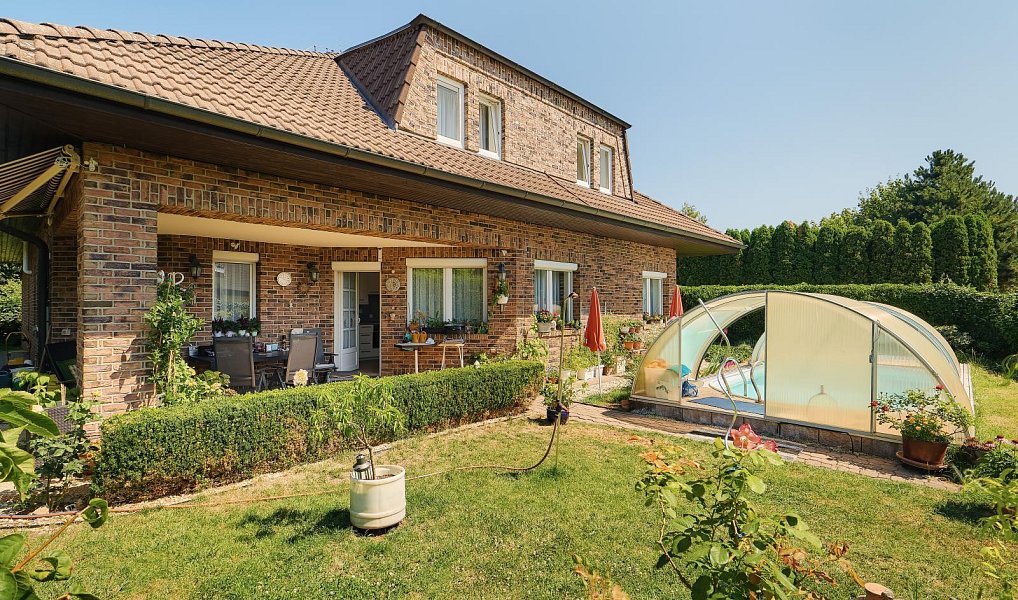 Prodej domu 320 m² s pozemkem 648 m², Jesenice – náhled fotky 3