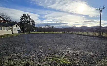 Dlouhodobý pronájem parkovacího stání/ obytné vozy, karavany, Zlín - Lužkovice