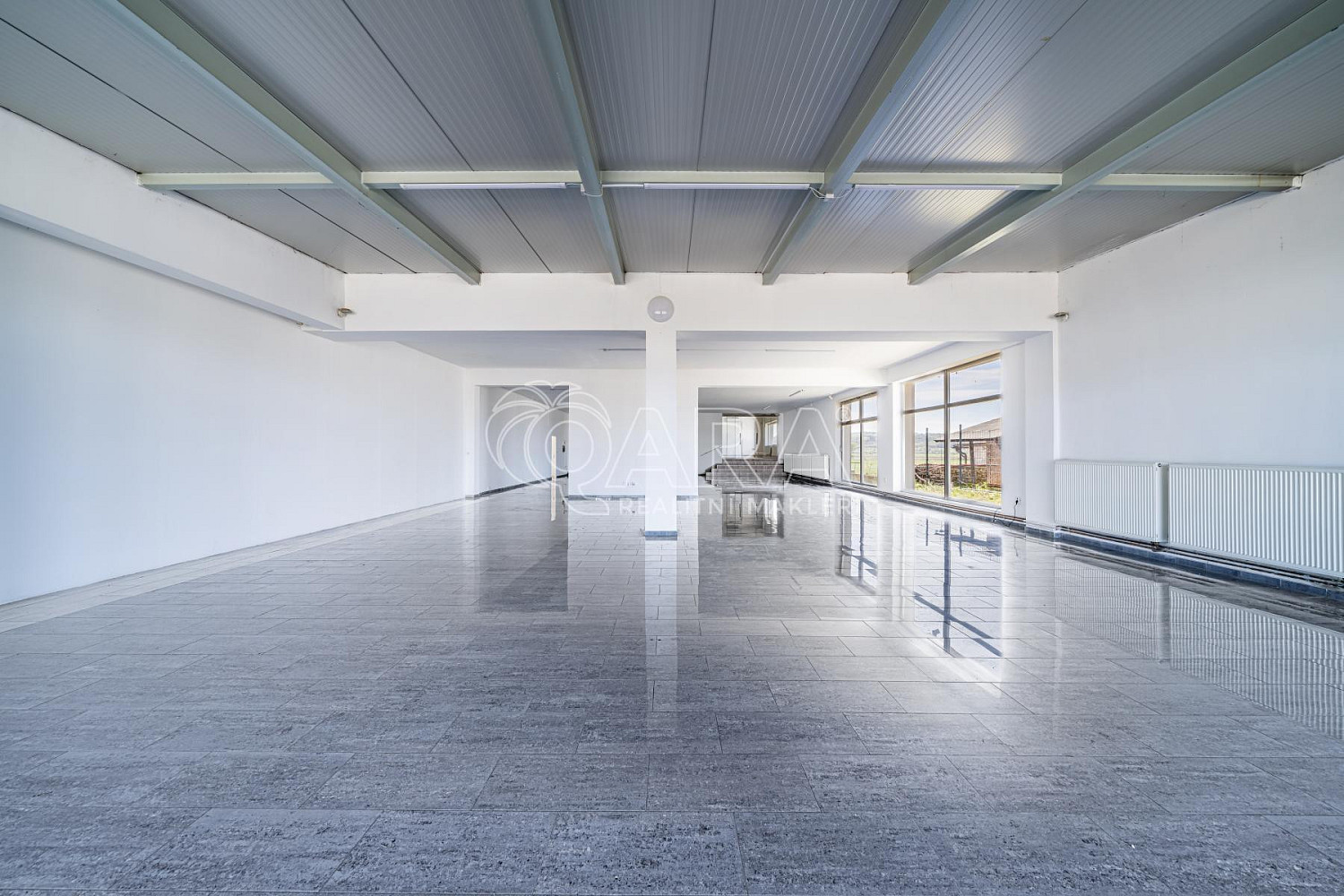 Pronájem obchodních prostor 330 m² – fotografie 2