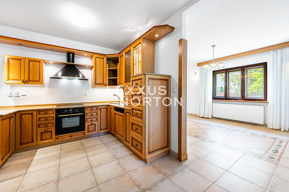 Pronájem domu 230 m² s pozemkem 859 m² — photo 2