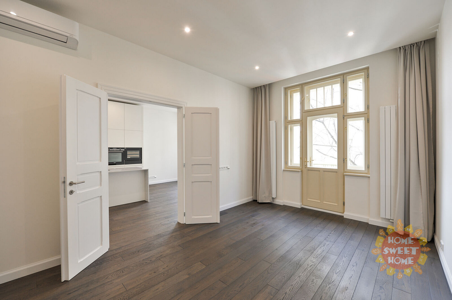 Pronájem bytu 4+kk 137 m² — photo 2