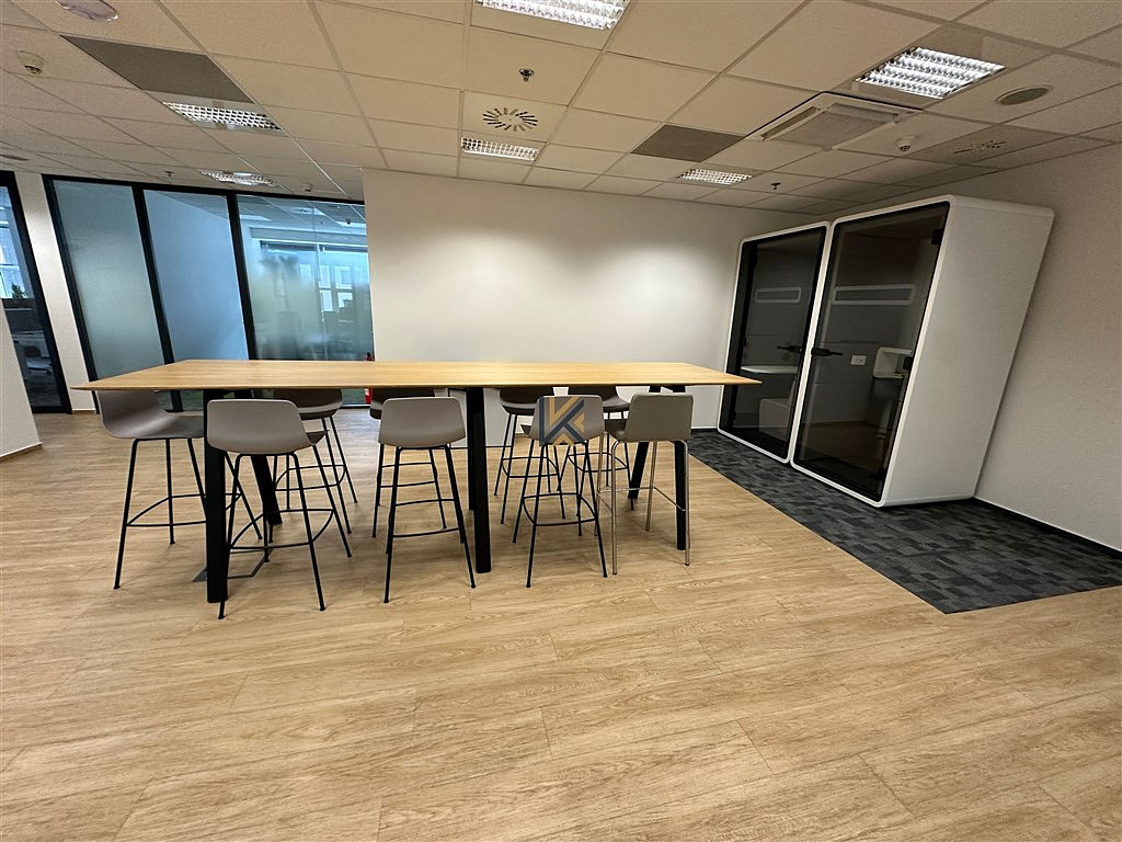Pronájem kanceláře 234 m² — photo 3