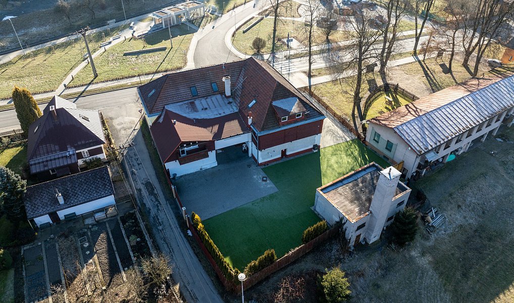 Prodej ubytovacího objektu 818 m², Karolinka – náhled fotky 4