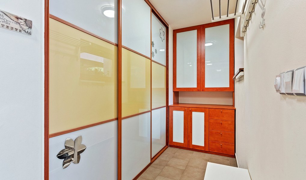 Prodej domu 246 m² s pozemkem 1 270 m², Beroun – náhled fotky 24