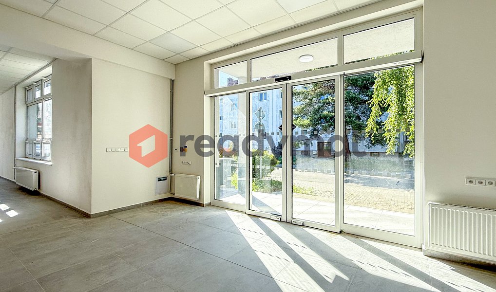 Pronájem obchodních prostor 588 m², Hodonín – náhled fotky 5