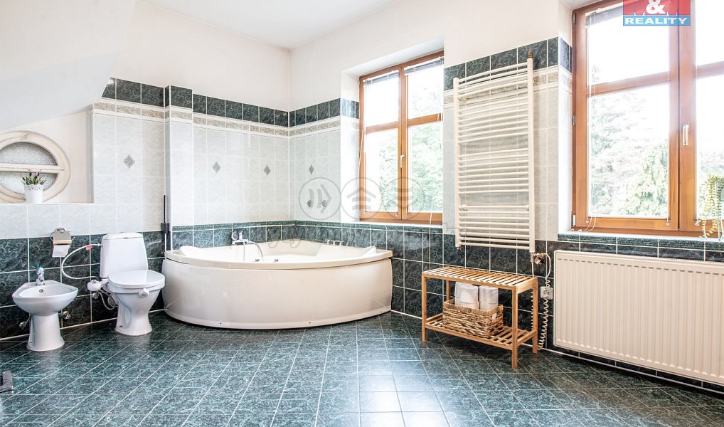 Prodej domu 250 m² s pozemkem 2 077 m², Nový Bor – náhled fotky 16